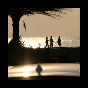 四月的红梅 伴奏