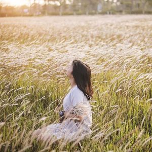 究竟要多少眼泪 才能把心碎熬成无所谓