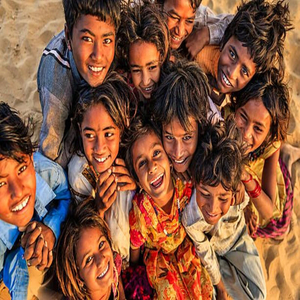 खुशियों की दुनिया