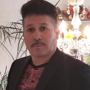 Comiendo Frijoles Nopales y Arroz