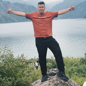 《祝福祖国亚克西》（翻自 阿布都拉）