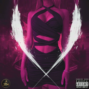 Она в бокал кидает лёд