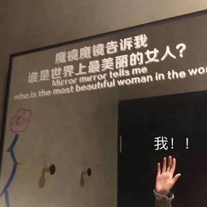 淡黄的长裙，蓬松的头发（翻自 秦牛正威）