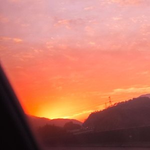 晚霞山岚