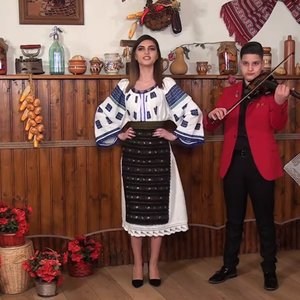 M-a invatat mama sa joc