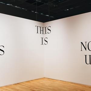 “好想从天台上往下看啊”