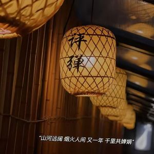 纸飞机与旧操场