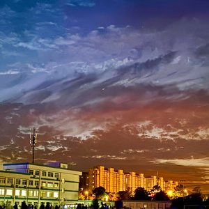 在人海里爱你，是最好的距离