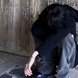 风把执念吹成灰