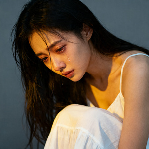 物是人非心已碎