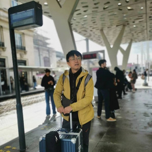 我坐在去巴黎的火车