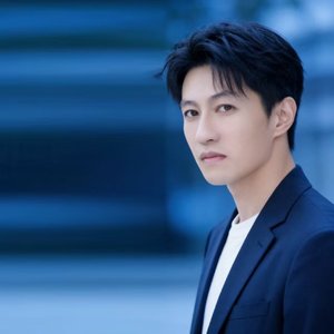 月亮出来亮汪汪