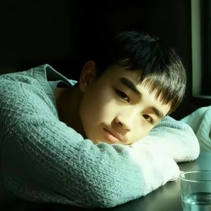 巷口半盏路灯下未说完的晚安