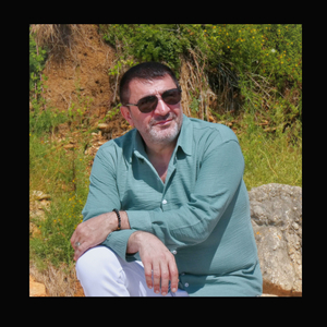 Gül Açmasın Yaprağın