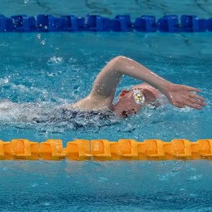 十岁泳者,勇敢的前行！