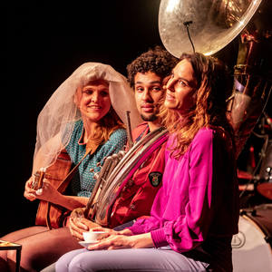 Trouwens Wij (Bruiloftslied)