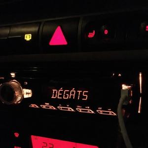 DÉGATS (R&B) (feat. AKRO)