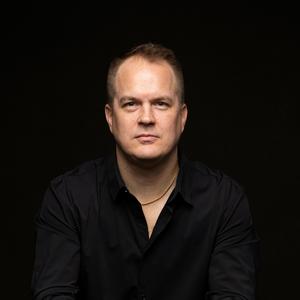 Tässä seison vain