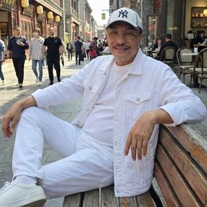 Topi NY dan senyumku