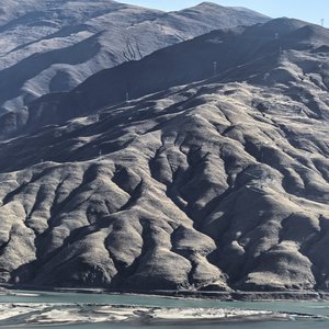 西藏矿山的孤行者