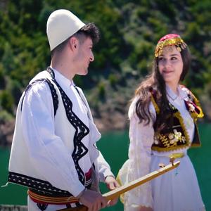 Vajza e Tiranes e djali i Mirdites