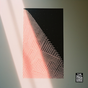 머리를 질끈 묶으며 너는