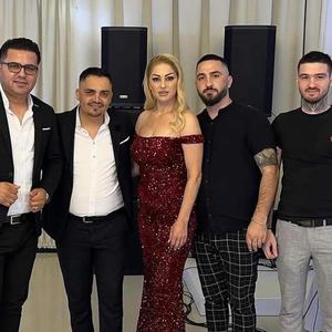 Katjushka e kercyer bukur Kolazh