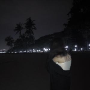 缠绕的蟒蛇般拥吻