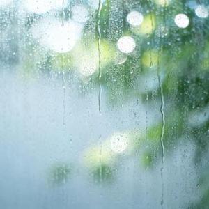 檐角雨痕