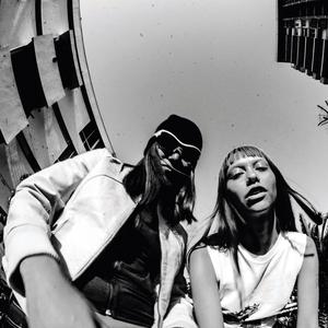 TUMBAO (feat. AKRIILA)