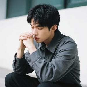 玻璃橱窗 (Cover 梁赫宬)