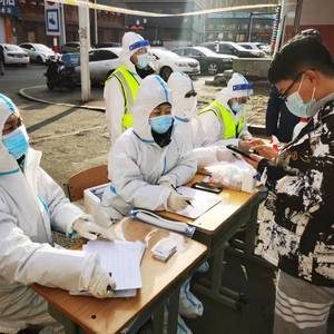 送你一朵小红花（献给疫情防控税务志愿者们）