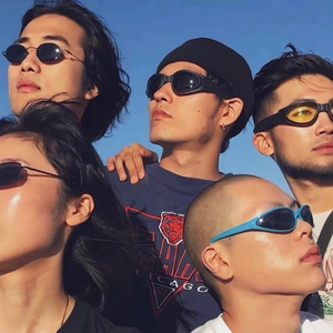 窗户旁的少年 伴奏