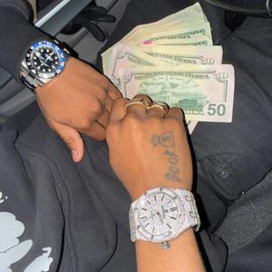 CHILLIN INA CRESCENTS