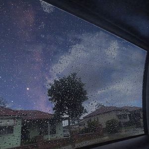 雨敲打我的窗