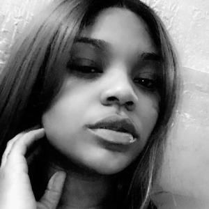 MY Q (feat. Yung Veedo)