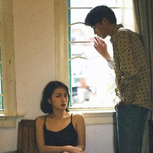 不知所措（翻自 王靖雯不胖）