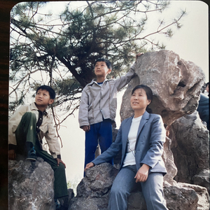 故乡月儿最圆(词曲薛乔宇 唱 放声歌唱）.wav