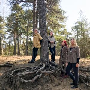 Ma olen Maa (feat. Helin-Mari Arder, Kadi Toom & Marii Valjataga)