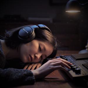 อย่าเปิดเพลงเศร้า(เดี๋ยวเราจะมีน้ำตา)