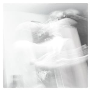 写一首诗给死去的人，跳一支舞送走伤心的灵魂