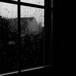 破碎吉他里的沉重回忆