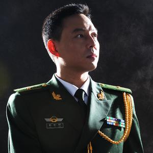 当兵的小伙儿不简单