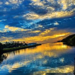 你像一场大雨 淋湿我的眼睛