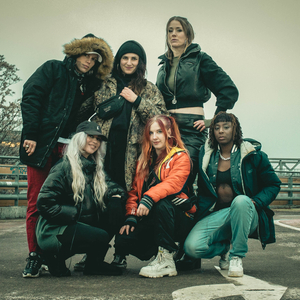 Nie wieder Tiefpunkt (feat. Sera Kalo, teena.Ti, Alice Dee, Nika, Sorah, Double Ann & Peleabeats)