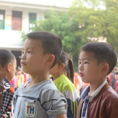 我仰望五星红旗