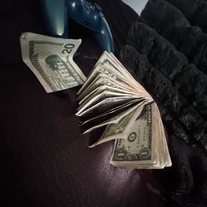 Awll shii (feat. Freegrams Chris)