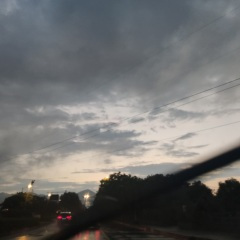 她开着邻居家的toyota追着日落