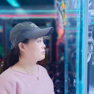 悬停的蓝-curwaller