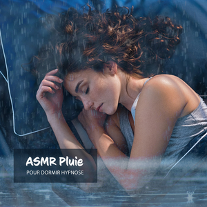 Pluie sous la tente dans la forêt